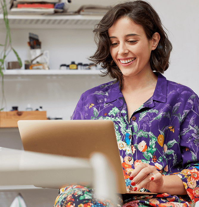 girl working on her laptop